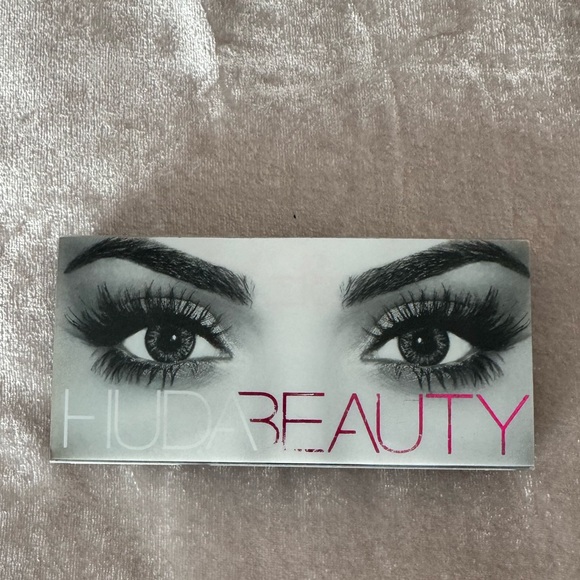 Huda Beauty Samantha classic false Lashes - Picture 2 of 2